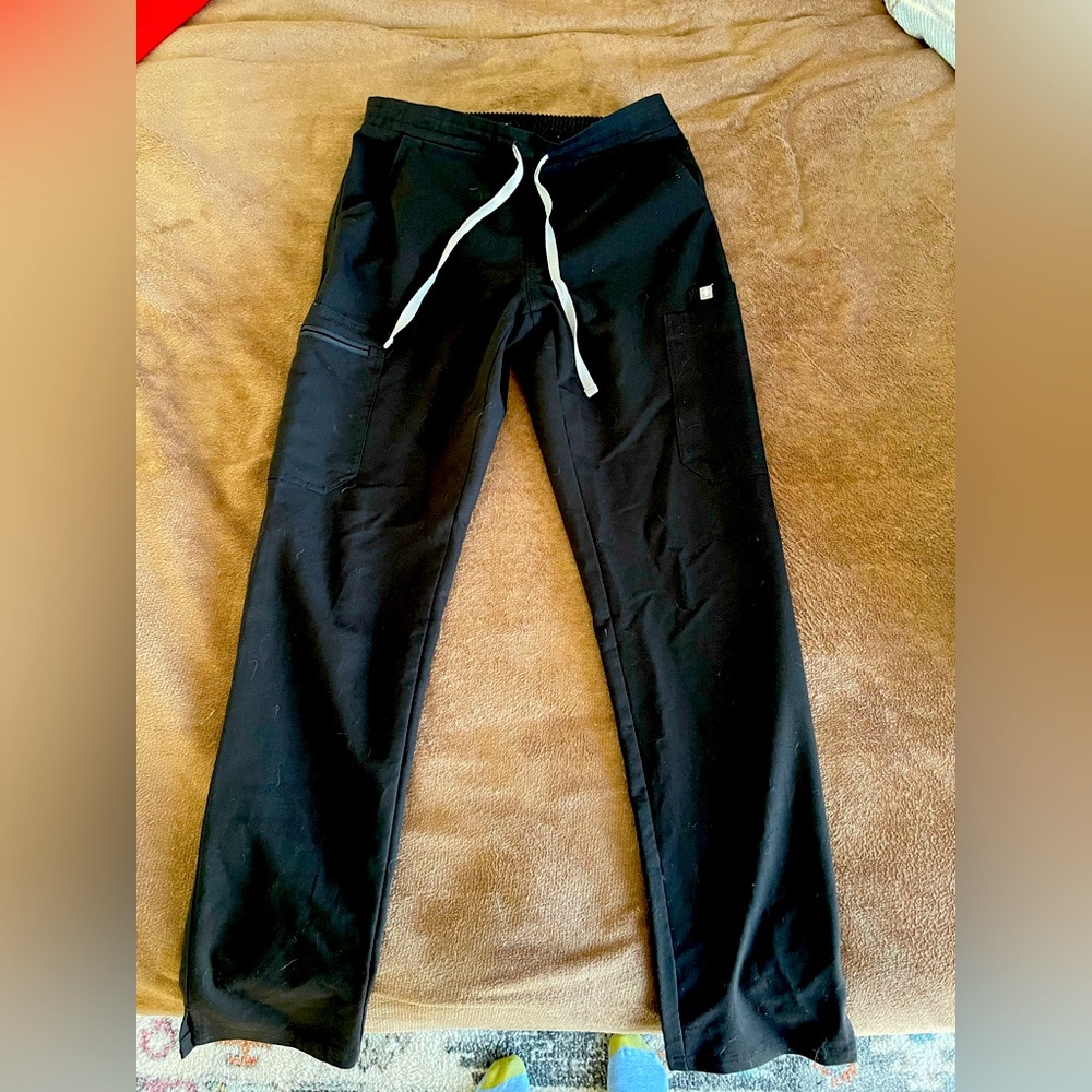 Black yola skinny scrub pants